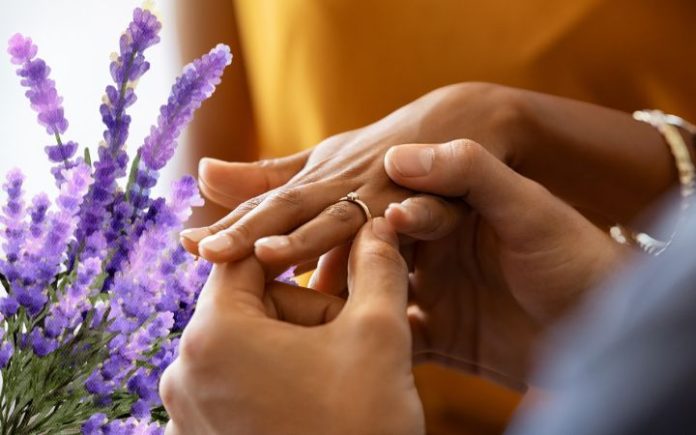 Jadi Perbincangan Warganet, Apa itu Lavender Marriage? Ilustrasi: Komparatif.ID.