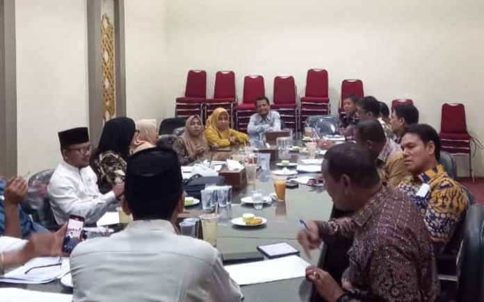 Pertemuan Disdik Bireuen Disdik Bireuen Janji Perjuangkan Nasib Guru R2-R3