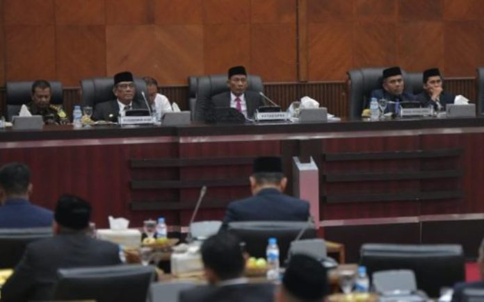 DPRA Resmikan Tatib dan Tetapkan Pimpinan Definitif F-Golkar Golkar Usulkan Ali Basrah Sebagai Wakil Ketua DPRA Aiyub Abbas Pimpin BKD DPR Aceh 2024-2029 DPRA Tetapkan Pansus Minerba dan Gas Aceh