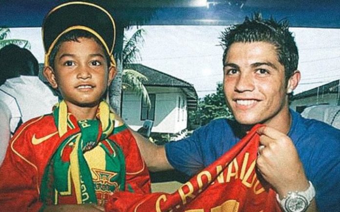 Cristiano Ronaldo dan Martunis Cristiano Ronaldo Dikabarkan Kunjungi Indonesia Besok Top skor sepanjang masa Real Madrid, Cristiano Ronaldo (CR7) dikabarkan akan mengunjungi Indonesia, tepatnya ke Kupang, Nusa Tenggara Timur (NTT) pada Selasa (18/2/2025) besok.