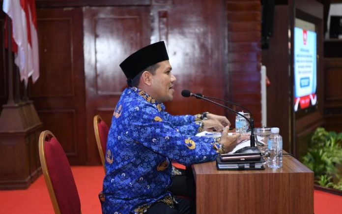 Seluruh Perusahaan yang Beroperasi di Aceh, Wajib Bukan Kantor di Banda Aceh Wakil Gubernur Aceh, Fadhlullah (Dek Fadh) mewajibkan seluruh perusahaan yang berinvestasi di Aceh untuk membuka kantor cabang di Banda Aceh.