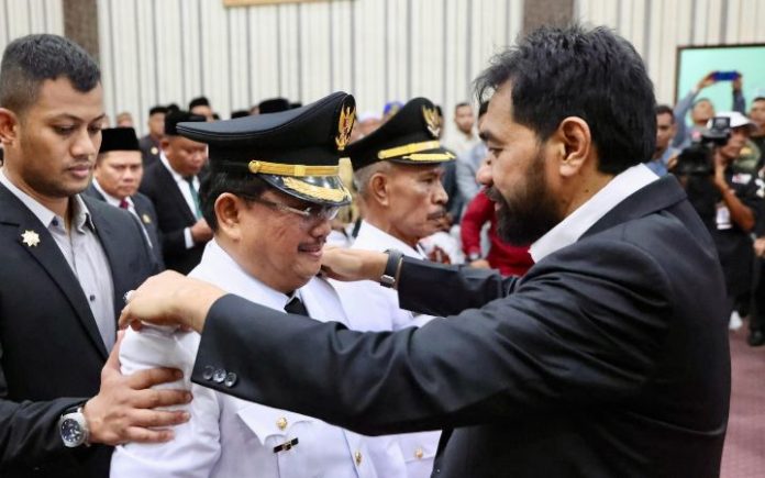 Mualem: Penghapusan Barcode BBM Akan Diikuti Provinsi Lain Gubernur Aceh Muzakir Manaf (Mualem) menyebut beberapa Gubernur provinsi lain yang ia temui saat menghadiri Silaturahmi Kebangsaan Koalisi Indonesia Maju (KIM) di Hambalang, mendukung ide penghapusan barcode BBM.