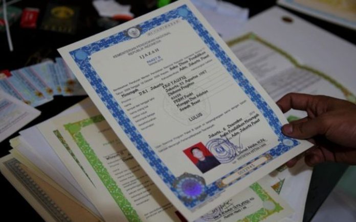 SMA Terakreditasi Kini Bisa Cetak Ijazah Secara Mandiri