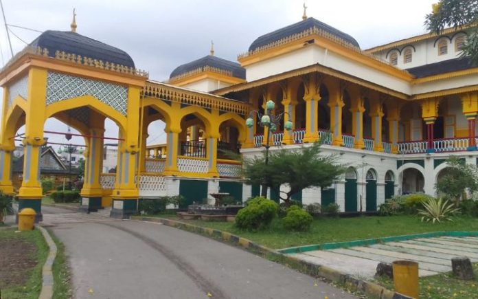 Setengah Hari di Negeri Deli