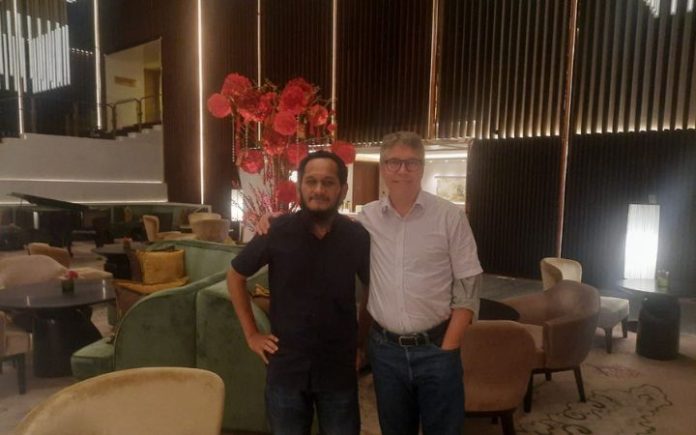Juha Christensen Juha Christensen dan JK Akan Hadiri Pelantikan Mualem-Dek Fadh