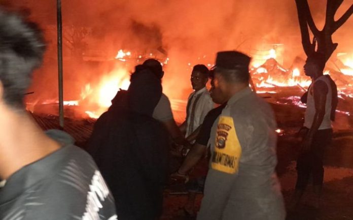 Api Lahap 10 Toko Pasar Simpang Empat Nyong, Kerugian Capai Rp1 M