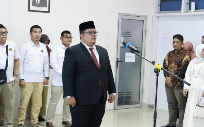 Muhammad Makmun Dilantik sebagai Deputi Dukungan Bisnis BPMA Muhammad Makmun saat dilantik sebagai Deputi Dukungan Bisnis Badan Pengelola Migas Aceh (BPMA) di Kantor BPMA pada Selasa, (25/2/2025). Foto: HO for Komparatif.ID.