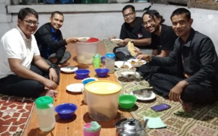 Sie Itek Kuntilanak Berburu Sie Itek Kuntilanak Misteri di Balik Lezatnya “Bebek Kuntilanak”