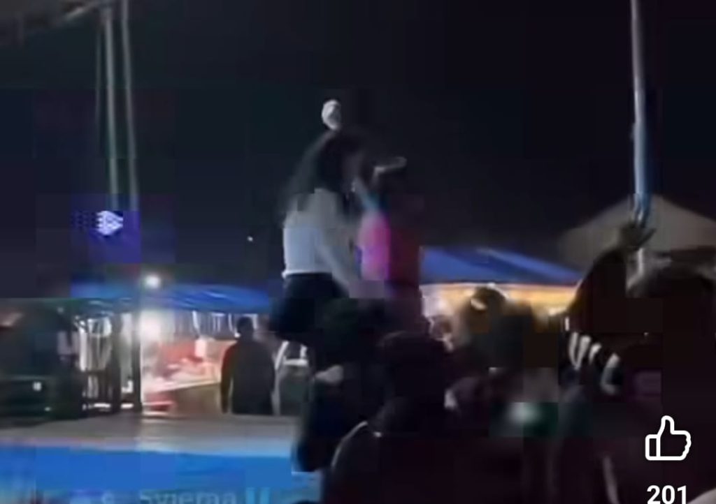 Pesta Musik di Jagong Jeget Pada HUT Transmigrasi Tak Hargai Syariat Islam Panitia HUT ke-43 Transmigrasi di Kecamatan Jagong Jeget, Aceh Tengah, menggelar pesta musik yang menghadirkan penyanyi perempuan yang berjoget liar di atas panggung, Minggu, 16 Februari 2025.