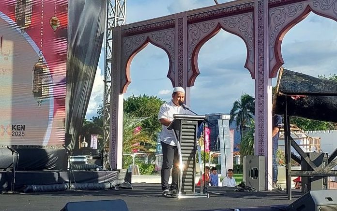 Almuniza Kamal Aceh Ramadhan Festival 2025 Akan Dongkrak Kunjungan Wisatawan Kepala Dinas Kebudayaan dan Pariwisata (Disbudpar) Aceh Almunia Kamal pada pembukaan Aceh Ramadhan Festival 2025 di halaman Masjid Raya Baiturrahman, Rabu (12/3/2025). Foto: Komparatif.ID/Rizki Aulia Ramadan.
