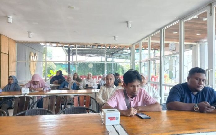 FGD Koalisi NGO HAM Dana Otsus Menipis, Ekonomi Aceh di Ambang Krisis Forum Group Discussion yang diselenggarakan Koalisi NGO HAM di Ivory Coffee, Setui, Banda Aceh, (25/3/2025). Foto: HO for Komparatif.ID.