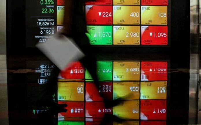 Usai Danantara Launching, IHSG Ambruk Nyaris 8 Persen Indeks Harga Saham Gabungan (IHSG) anjlok hampir 8 persen dalam sepekan setelah peluncuran BPI Danantara. Aksi jual besar-besaran investor asing menjadi pemicu utama pelemahan pasar. Foto: Kompas.