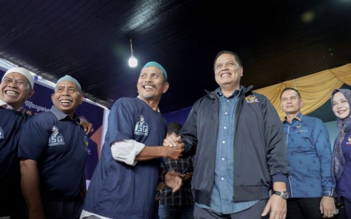 Irsan Sosiawan Listrik Stabil, Warga Aceh Tamiang & Langsa Sambut Ramadan Lebih Tenang Kapoksi Komisi XII DPR RI F-NasDem Irsan Sosiawan Gading memastikan kebutuhan listrik tercukupi tanpa masalah di Aceh Tamiang dan Langsa. Foto: HO for Komparatif.ID.