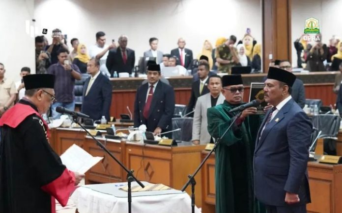 Pelantikan Wakil Ketua DPRA Ali Basrah Resmi Dilantik sebagai Wakil Ketua DPRA Periode 2024-2029 Ali Basrah saat dilantik sebagai Wakil Ketua DPRA periode 2024-2029. Foto: Humas DPRA.