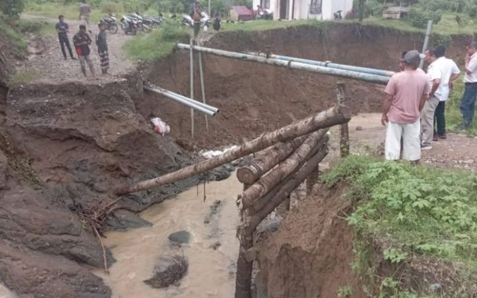 Jembatan Darurat Peudada Jembatan Darurat Lawang–Hagu Peudada Ambruk Dihantam Banjir