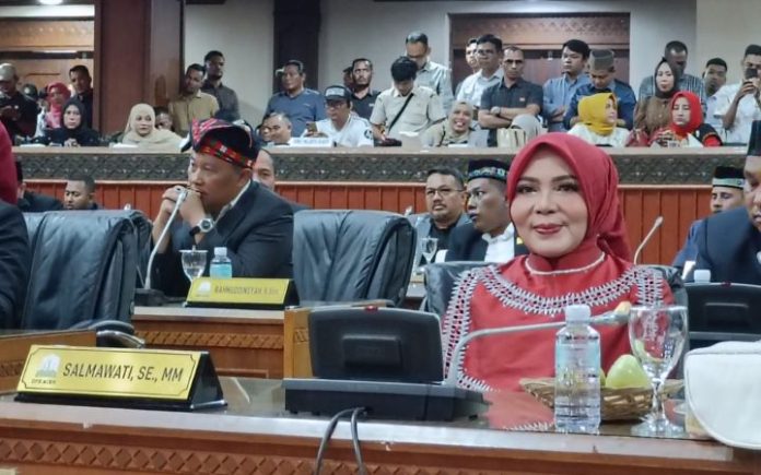 Bunda Salma Bunda Salma Istri Gubernur Aceh Dilantik Sebagai anggota DPRA Kala Bunda Salma Menjadi Perhatian Juru Warta
