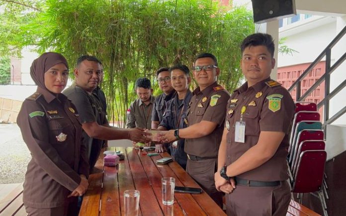 Kejari Bireuen Terima Tagihan Piutang dari Debitur Eks BPRS