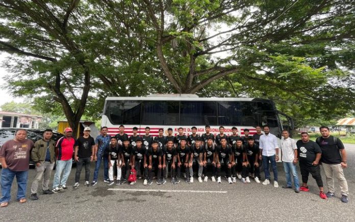 Pra-PORA Lhokseumawe Ketua DPRK Lhokseumawe Lepas Kontingen Pra-PORA Sepakbola