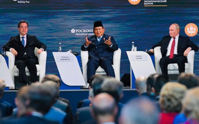 Prabowo dan Putin Di Depan Presiden Rusia, Prabowo Bangga Berhasil Rangkul Mualem Panglima GAM