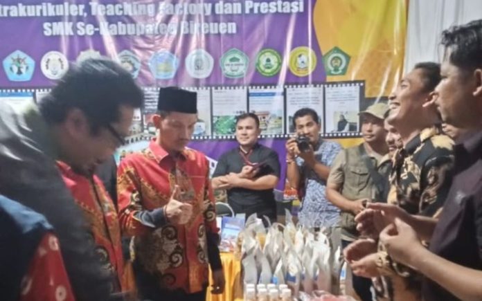 SMK Bireuen SMK Bireuen Pamerkan Hasil Tefa & Inovasi Literasi di LKS Aceh 2025