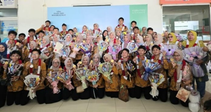 WhatsApp Image 2025-06-04 at 10.34.27 Tim Riset SMAN 7 Banda Aceh Boyong 3 Emas dan 4 Perak dari Malaysia