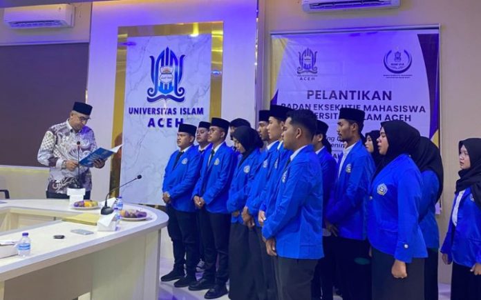 Zaki Rifka Resmi Pimpin BEM UIA, Rektor Harap Jadi Mitra Strategis Kampus