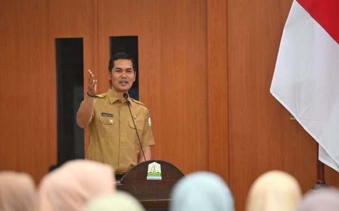 Plt Sekda Aceh (1) Plt Sekda Aceh Ingatkan Ibu-Ibu Waspadai Pinjol Ilegal