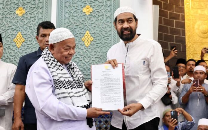 Abu Paya Pasi Dikukuhkan sebagai Imam Besar Masjid Raya Baiturrahman
