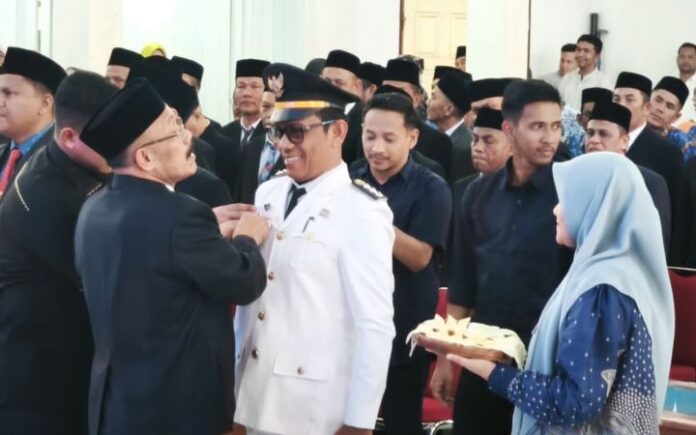 Bupati Pidie Sarjani Lantik Pejabat Bupati Pidie Sarjani Lantik 72 Pejabat Baru
