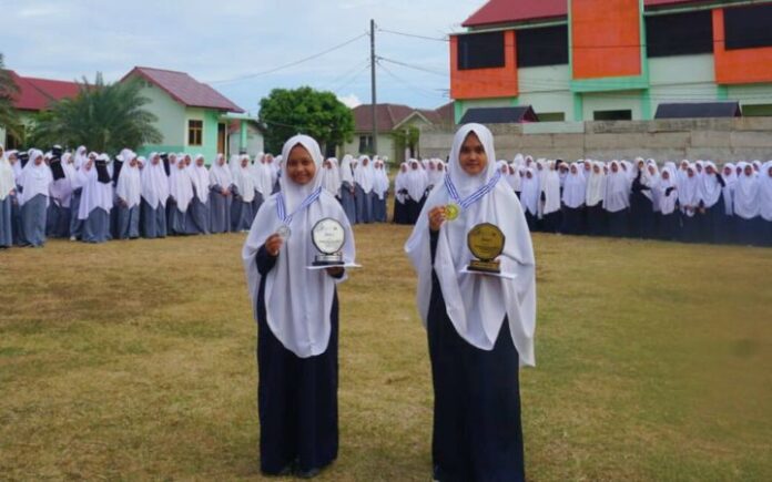 Juara Olimpiade Bahasa Arab tingkat Aceh 2 Santri SMPS Plus Dar Maryam Juara Olimpiade Bahasa Arab, Wakili Aceh ke Nasional