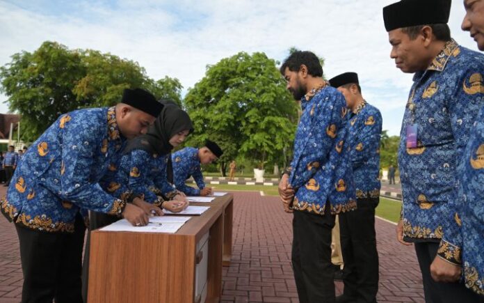 Mualem Ingatkan 5.789 PKK Baru Jangan Habiskan Waktu di Warkop