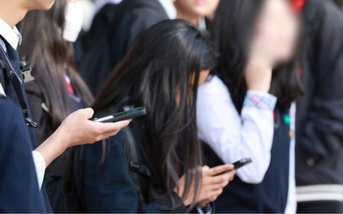 Siswa Korsel Dilarang Gunakan HP di Sekolah Mulai Maret 2026