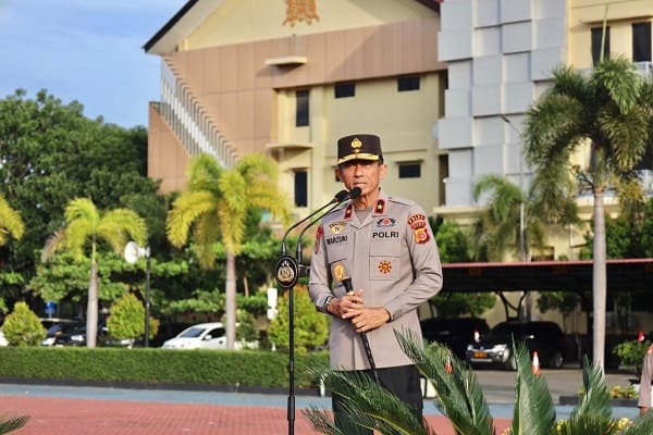 WhatsApp Image 2025-08-25 at 12.16.08(1) Kapolda Aceh Brigjen Pol. Drs. Marzuki, saat apel perdana di Mapolda Aceh, Senin (25/8/2025). Foto: Dok. Humas Polda Aceh.