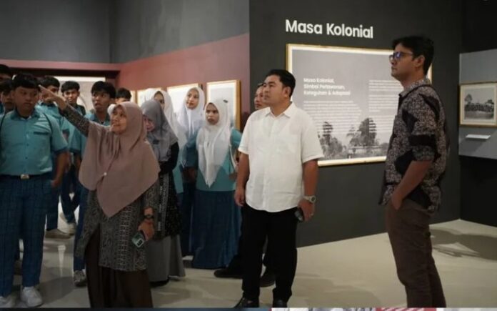 Kadisbudpar Aceh Almuniza Kamal Museum Aceh Gelar Pameran Foto “Aceh dalam Lensa Waktu”