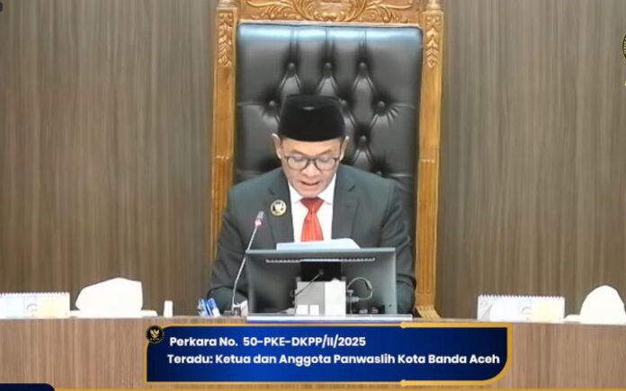 Panwaslih Banda Aceh DKPP DKPP: Ketua & 3 Anggota Panwaslih Banda Aceh Dilarang Jadi Penyelenggara Pemilu