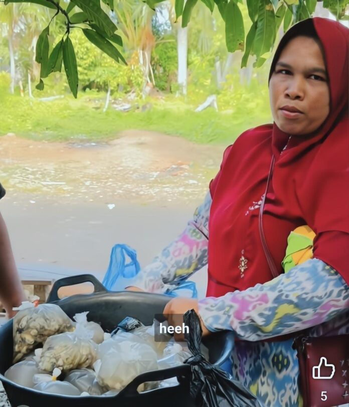 Siti Zulaikha Lambada pedagang tiram