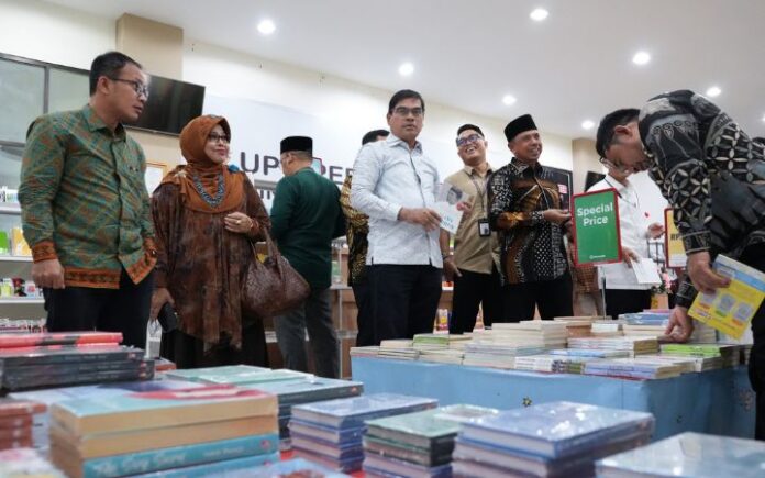 Book fair UIN Ar-Raniry UIN Ar-Raniry dan Gramedia Gelar Pameran Buku Sebulan Penuh