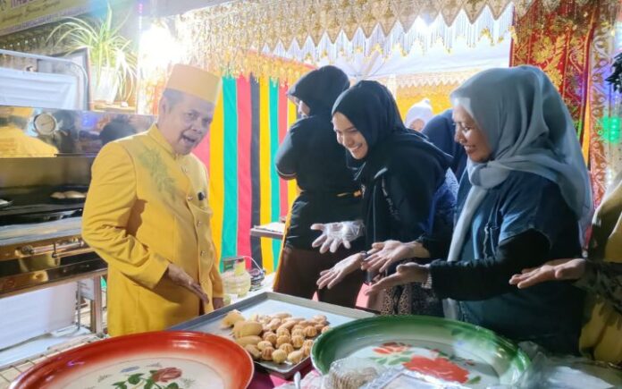 Malam Pembukaan HUT ke-26 Bireuen, Bhôi Pandrah Diserbu Pembeli