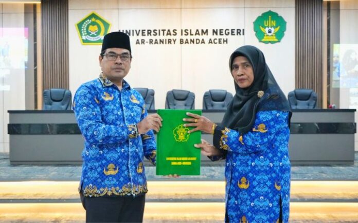 guru besar UIN Ar-Raniry (1) Anak Nelayan Asal Bireuen Jadi Guru Besar Filsafat Islam Klasik UIN Ar-Raniry