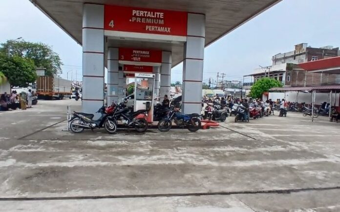 BBM Langka di Bireuen BBM Langka, Warga Bireuen Antre Berjam-jam Tanpa Kepastian Pertamina kesulitan