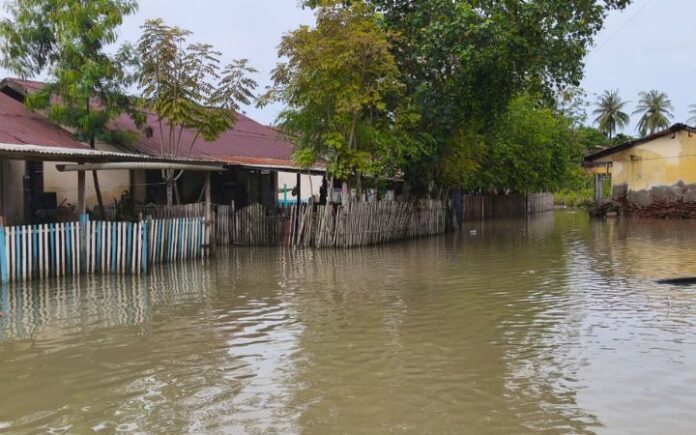 Banjir Pidie Sejumlah Gampong di Muara Tiga Pidie Masih Terendam Banjir BPBA: Banjir Belum Surut di 18 Kab/Kota di Aceh, Ribuan Warga Masih Mengungsi
