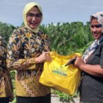 IAD Kejati Aceh Salurkan Puluhan Paket Sembako Untuk Warga Gampong Jawa IAD Kejati Aceh Salurkan Puluhan Paket Sembako Untuk Warga Gampong Jawa
