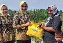 IAD Kejati Aceh Salurkan Puluhan Paket Sembako Untuk Warga Gampong Jawa IAD Kejati Aceh Salurkan Puluhan Paket Sembako Untuk Warga Gampong Jawa