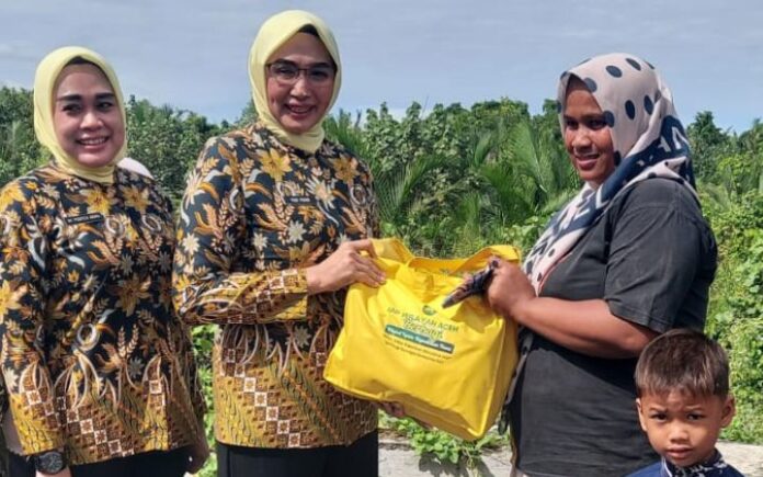 IAD Kejati Aceh Salurkan Puluhan Paket Sembako Untuk Warga Gampong Jawa