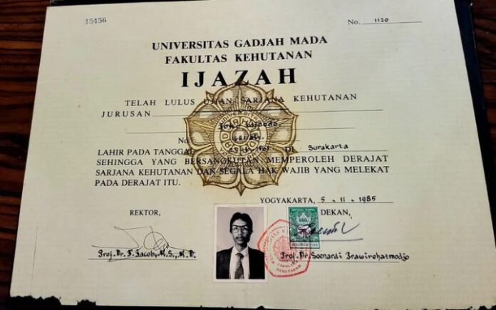Ijazah Jokowi KIP Minta UGM Buka Seluruh Informasi Terkait Ijazah Jokowi