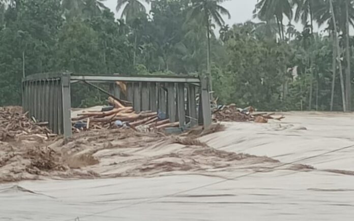 Jembatan Awe Geutah Jembatan Awe Geutah-Teupin Reudeup Rontok di Terjang Banjir