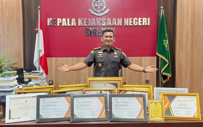 Munawal Hadi Jejak Harum Munawal Hadi di Kejari Bireuen