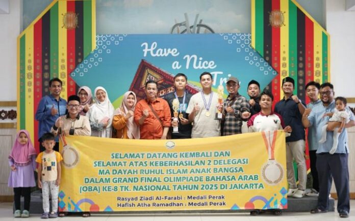 2 Santri RIAB Sabet Medali Perak di Olimpiade Bahasa Arab Nasional