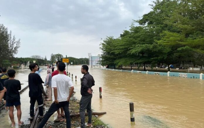 PT PIM Jalan Medan–Banda Aceh di Depan PT PIM Kruenggeukueh Belum Bisa Dilalui SMSI Aceh Buka Penggalangan Donasi untuk Korban Banjir