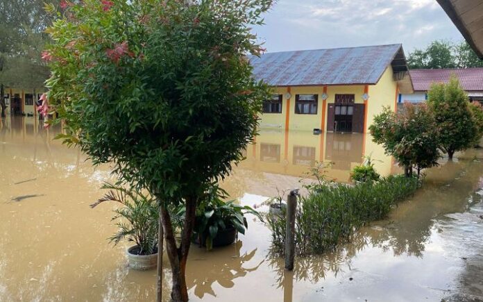 Bireuen Nyaris Lumpuh, Pemerintah Aceh Kerahkan Perahu Polietilen untuk Evakuasi